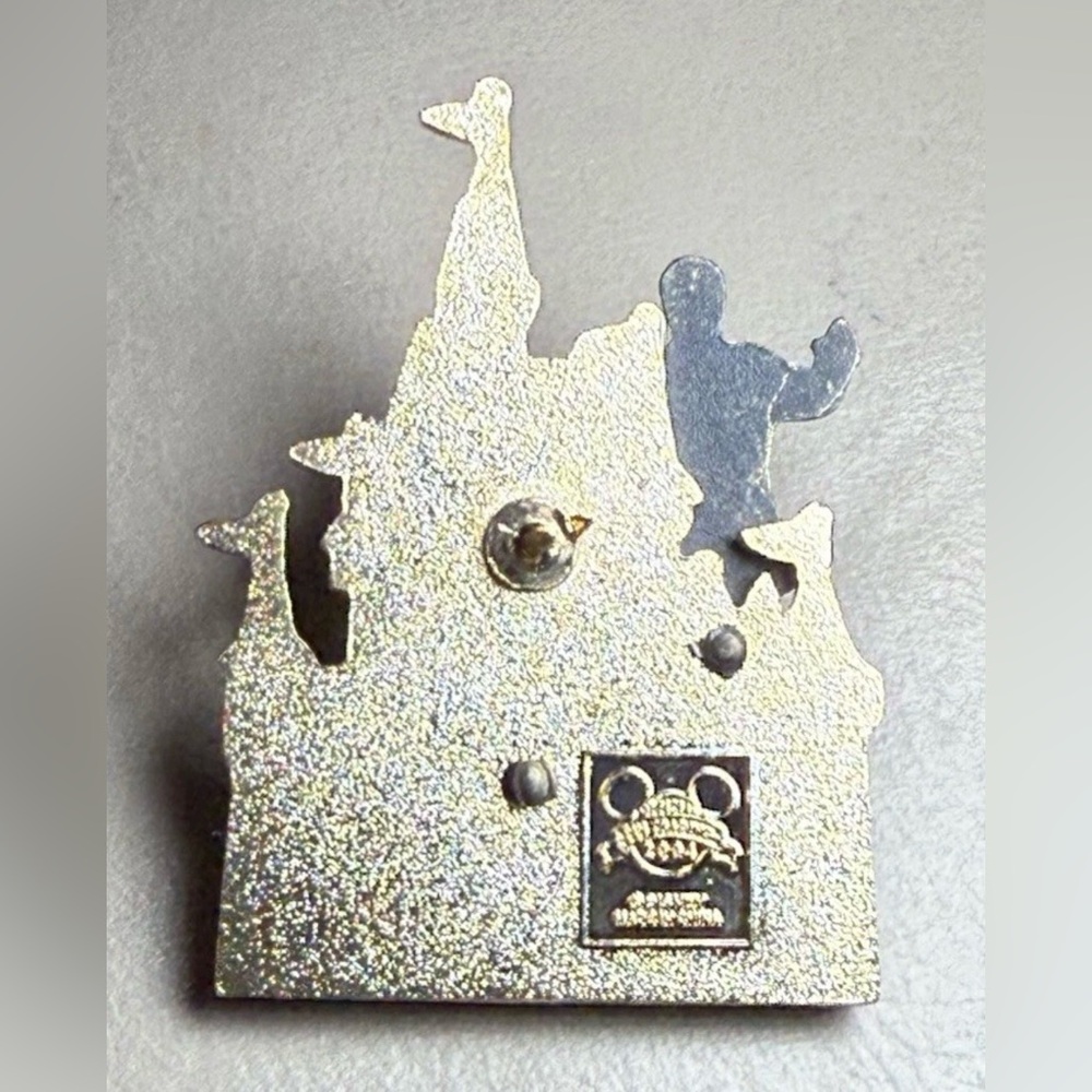 2004 Walt Disney World Partners w/ Walt and Mickey Mouse Pin 3D - Picture 3 of 4